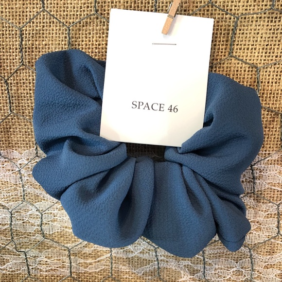 Oversized Blue Scrunchie - Picture 1 of 2